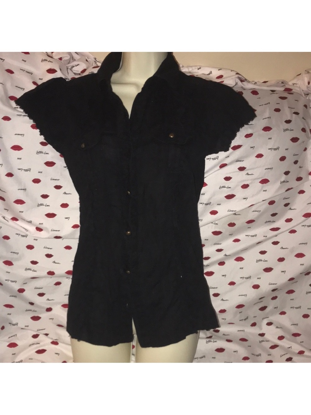Zinger medium Black Button-Front Short Sleeve Women's Top